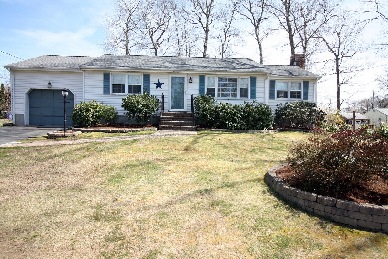 Primary Photo - 72 Atlantic Dr