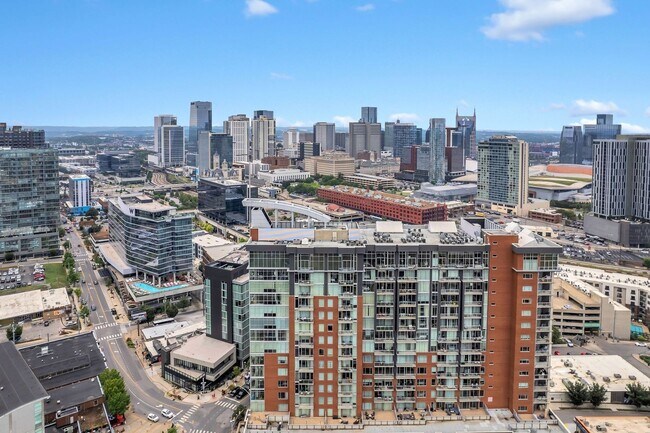 Building Photo - Awesome 1BE/1BA Condo in the Gulch w/2-res...