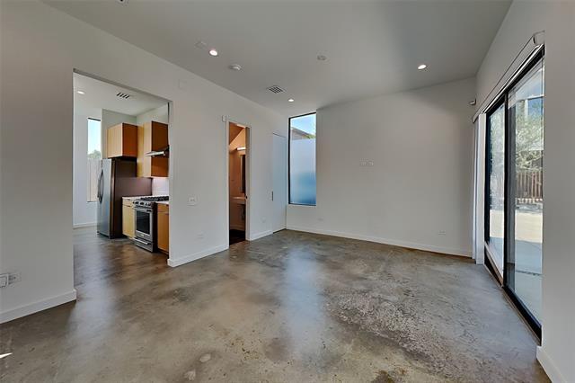 Building Photo - 904 Blackland Ct