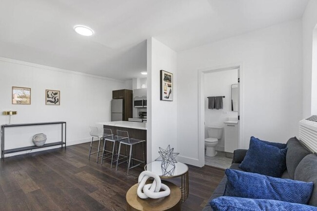 Building Photo - 2 bedroom in Chicago IL 60660