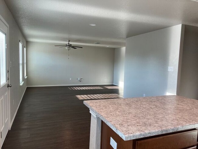 Foto del edificio - *$99 MOVE-IN SPECIAL* | Three Bedroom | Tw...