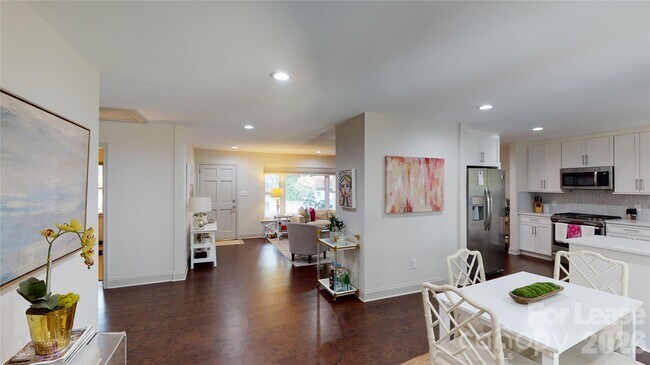 Building Photo - 1329 Mockingbird Ln