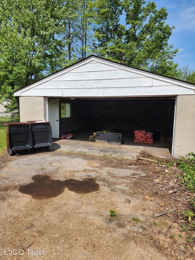 Foto del edificio - 3 br, 1 bath House - 5502 Riata Dr.