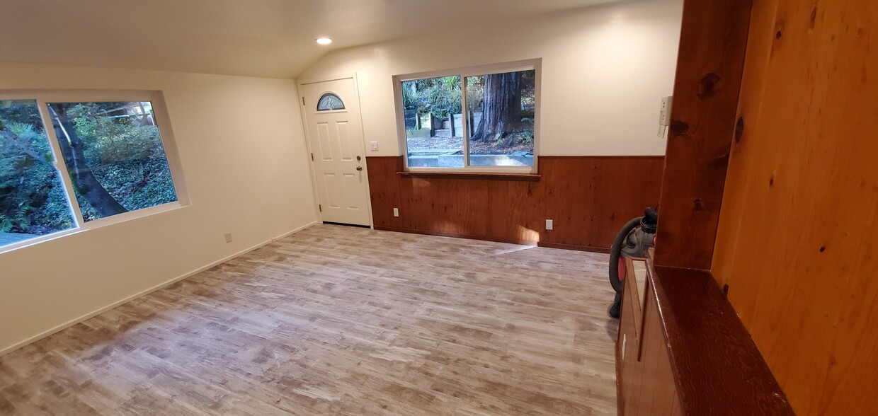 Living area - 13505 Highway 9