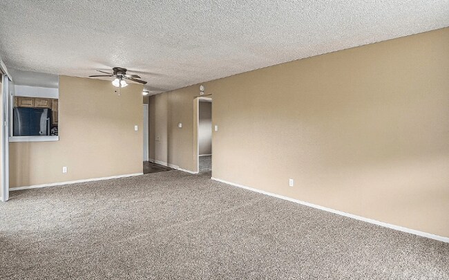 Foto del edificio - 4215 Loomis Ave