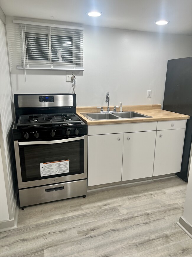 Kitchen - 1815 East Greenwich Ave