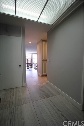 Building Photo - 8227 Marina Pacifica Dr N