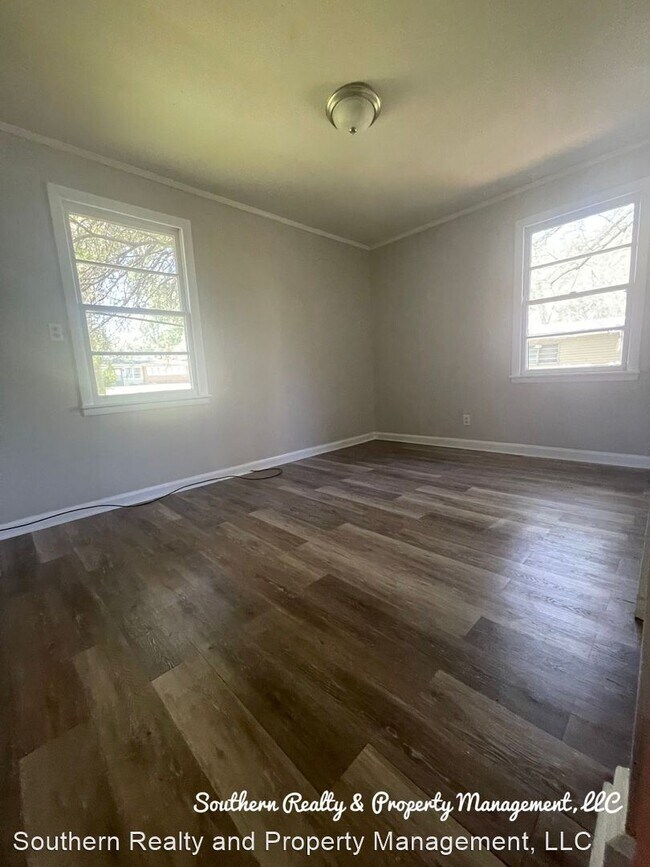 Building Photo - 3 br, 1 bath House - 247 Nottingham Road