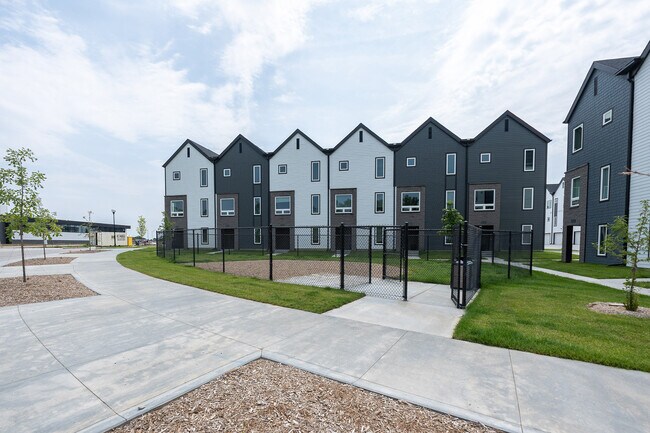 Foto del edificio - Juniper Row Townhomes