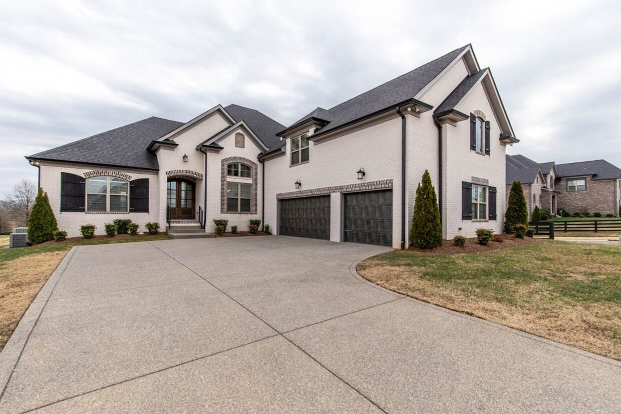 Primary Photo - Stunning brick home with detailed accents!