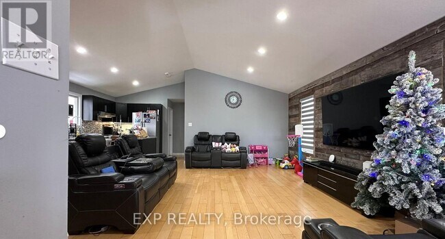 Photo du bâtiment - 1004 Marigold St