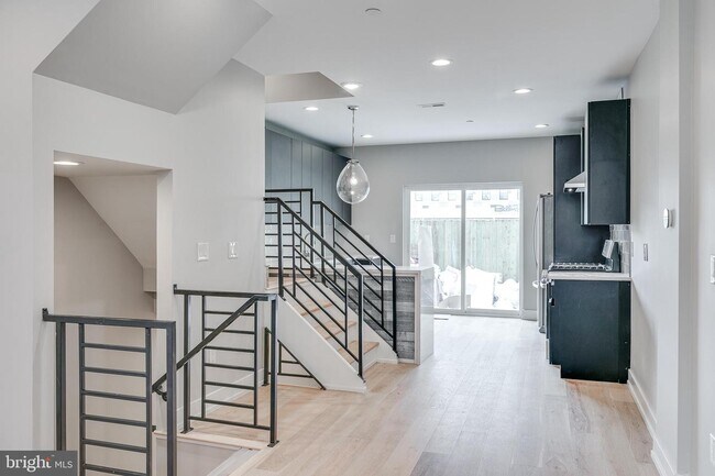 Foto del edificio - 1542 N Lawrence St