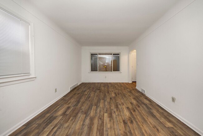 Foto del edificio - 3 bedroom bungalow $1199/month