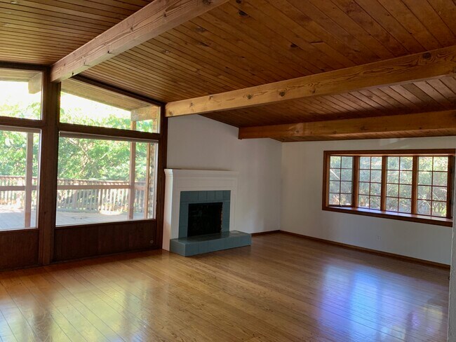 Living room - 41 Midvale Ct