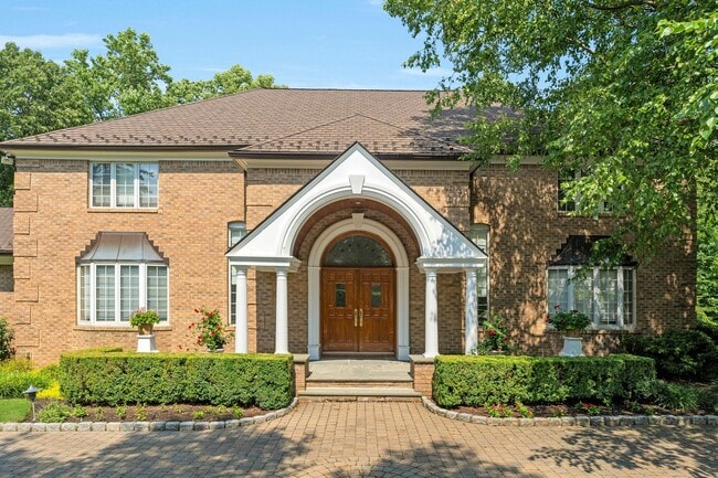 Building Photo - 787 Peach Tree Ln