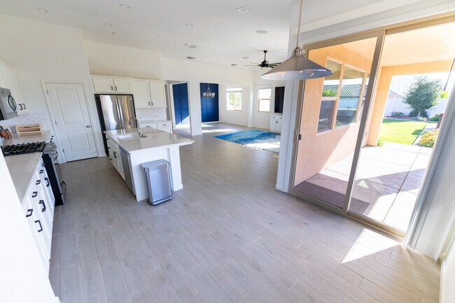 Foto del edificio - 1705 Brickhill Ct