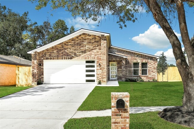 Building Photo - 7611 Athlone Dr