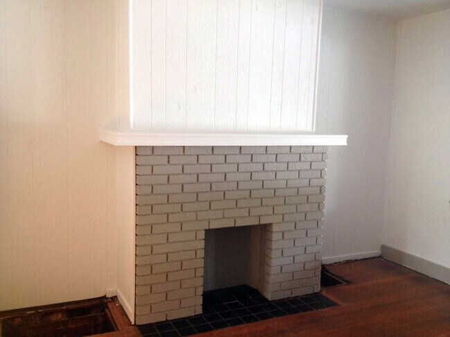 Building Photo - 1837 Fallowfield Ave