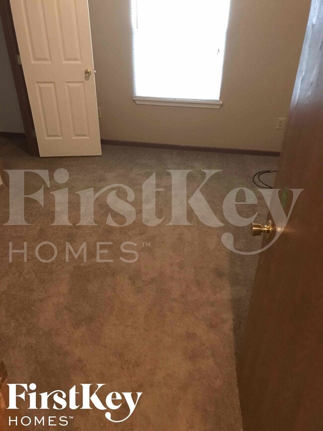 Building Photo - 17812 Sanibel Cir