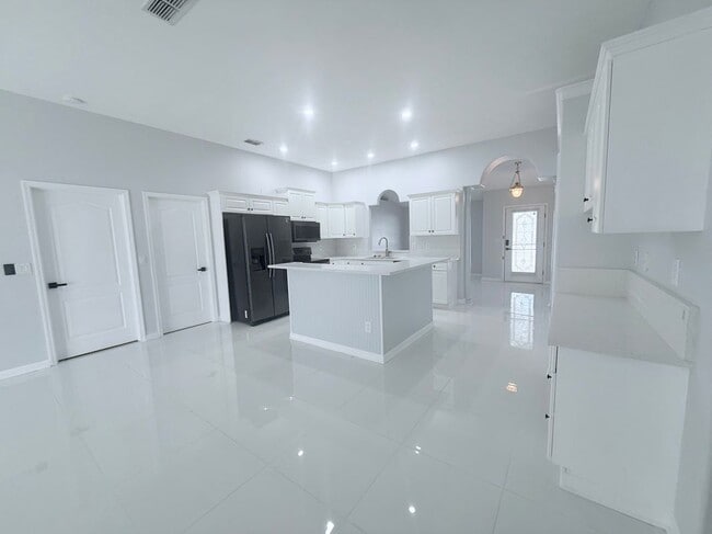 Building Photo - 465 Haversham Rd