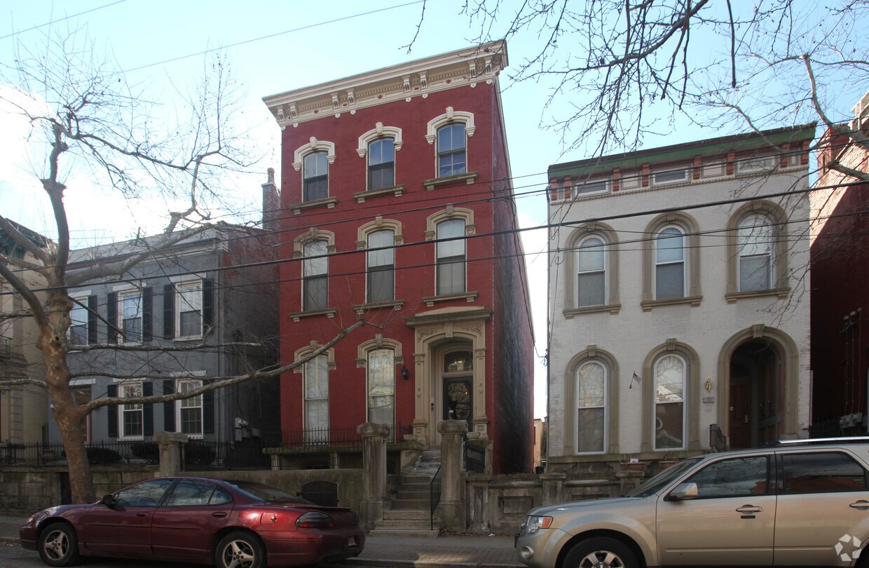 Building Photo - 421 Clark St