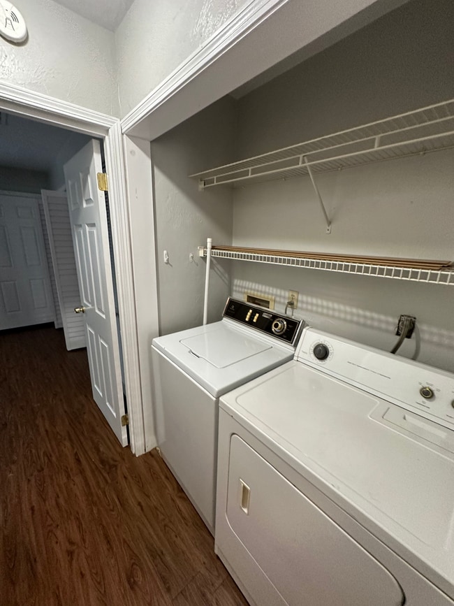 Building Photo - 218-B White Drive - One Bedroom Patio Home