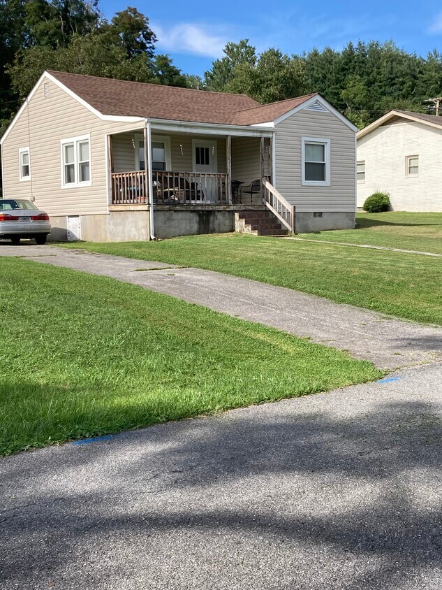 1149 Snider St, Marion, VA 24354 House Rental in Marion, VA