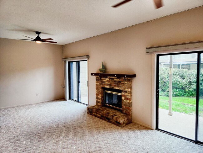 Foto del edificio - Beautiful Townhome 2 Bedroom 2.5 Bathroom Lease Special!!! 1 month free rent!!!!