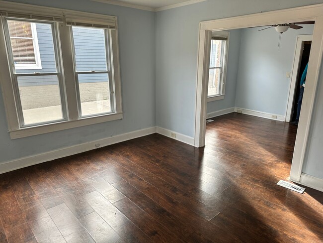 Building Photo - Adorable 1 Bedroom Duplex With Bonus Room!