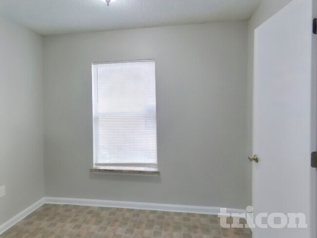 Foto del edificio - 7944 Cherry Blossom Dr S