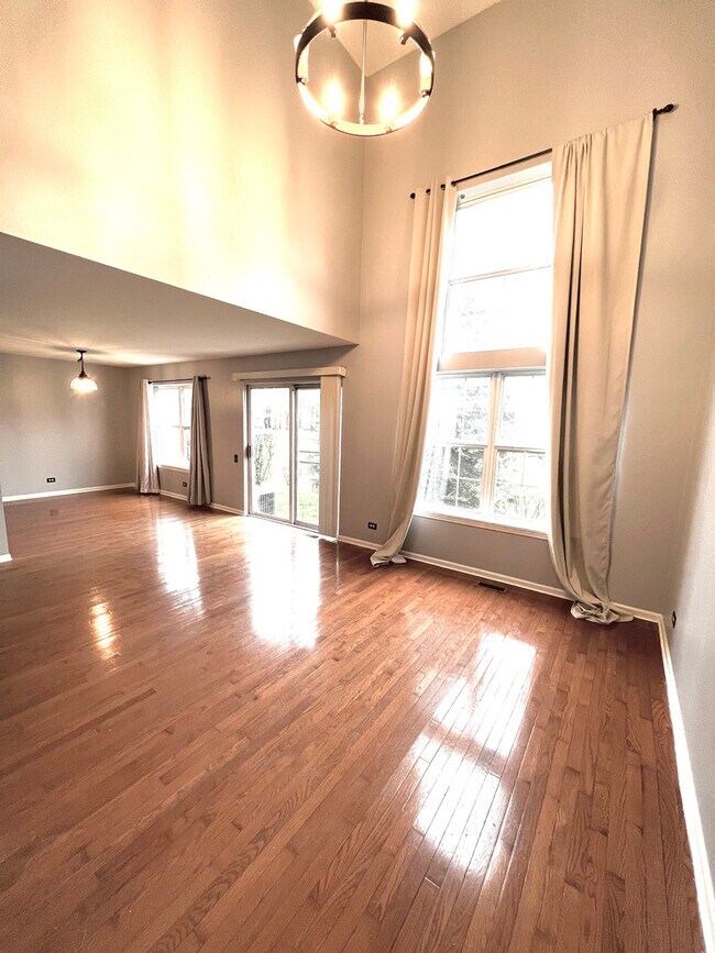 Building Photo - 209 Mistwood Ln