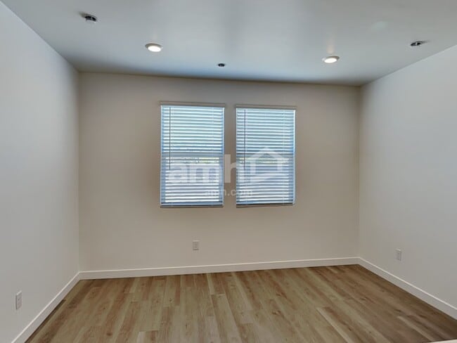 Building Photo - 6476 E Paseo Baranda