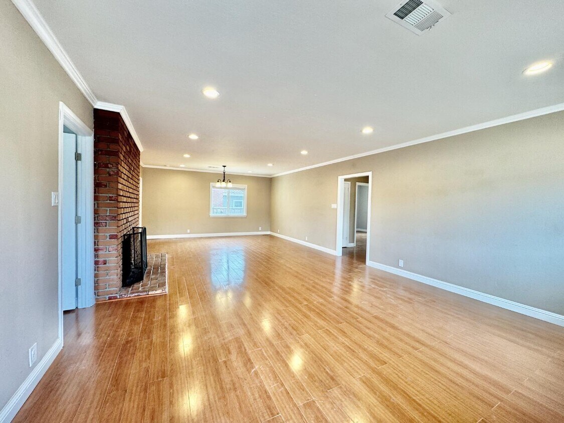 Foto principal - 3801 Pacific Blvd