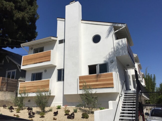 Building Photo - 1016 Sanborn Ave