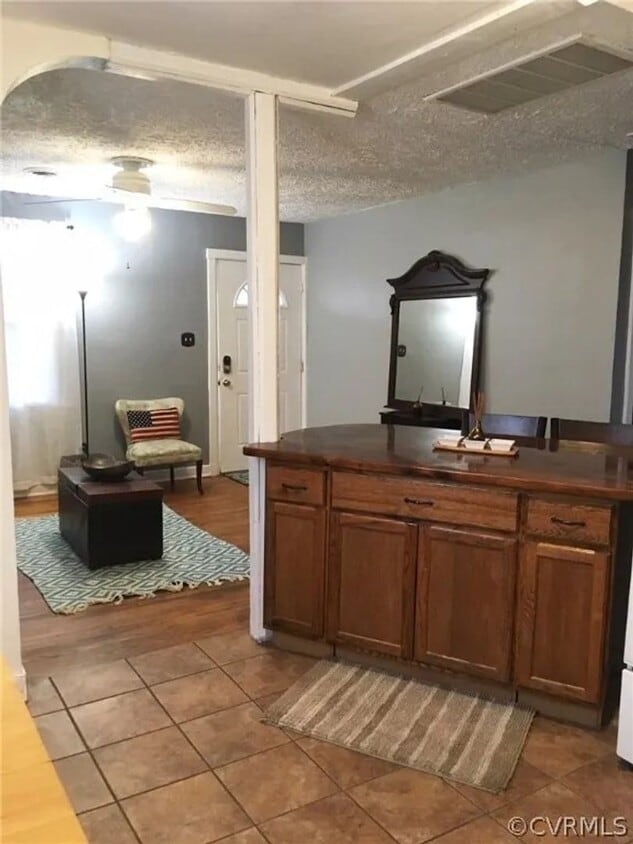 Building Photo - Coming Soon! | Charming 2 Bed, 1 Bath