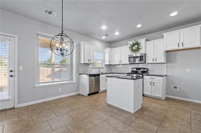 Foto del edificio - 170 Kingfisher Ln