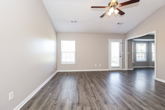 Building Photo - 5011 Deer Creek Ct