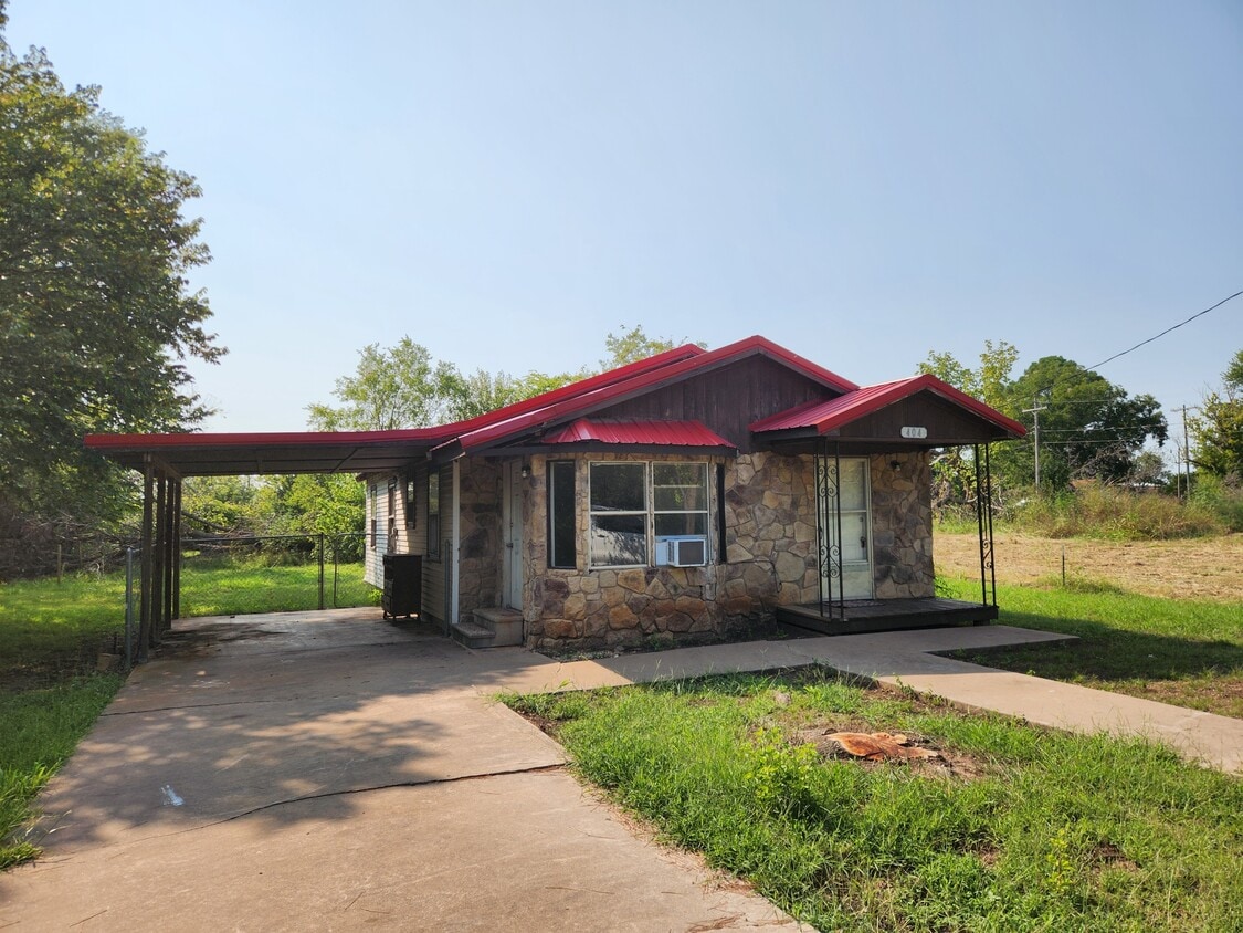 Primary Photo - 404 S Carey