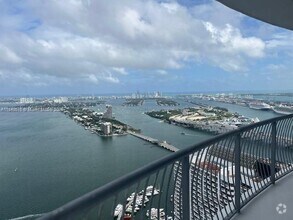 Building Photo - 1750 N Bayshore Dr