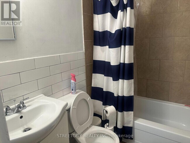 Building Photo - 220 Ashland Ave