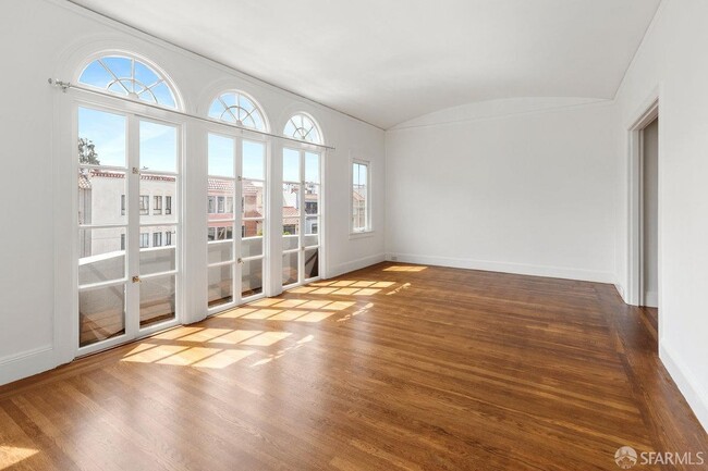 Building Photo - 3514 Divisadero St