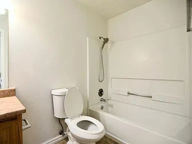 Building Photo - Charming 3-Bedroom Home in a Peaceful, Con...