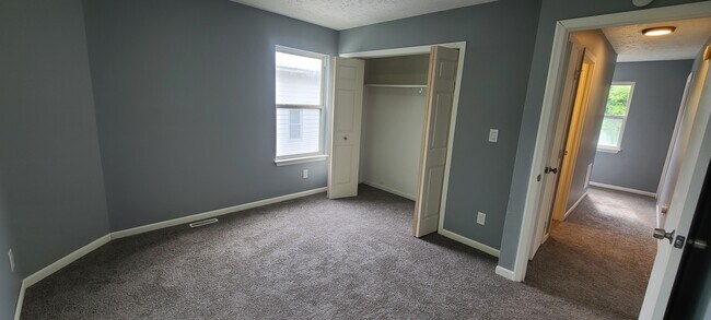 Building Photo - 495 Lucy St