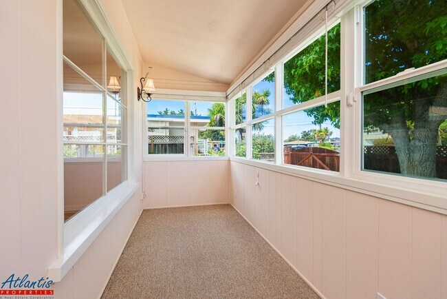 Foto del edificio - Lovely Seacliff Home | Desirable Location