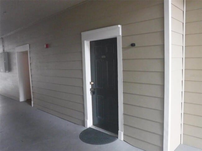 Building Photo - 8301 Elm Park Dr