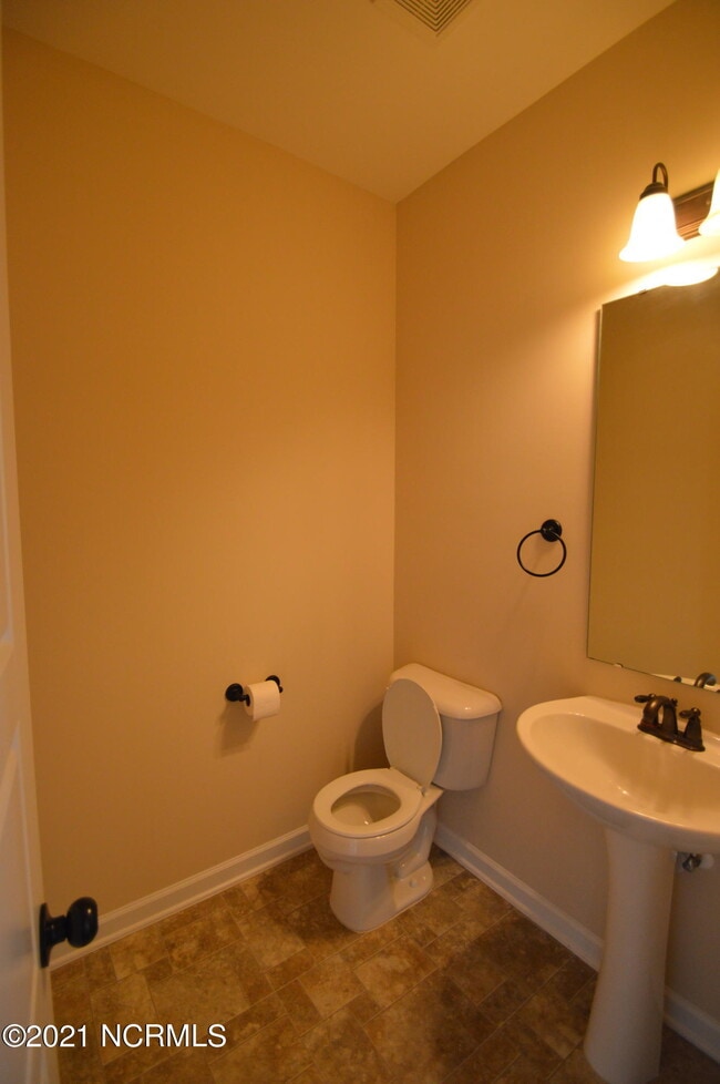Building Photo - 415 Cyrus Thompson Dr