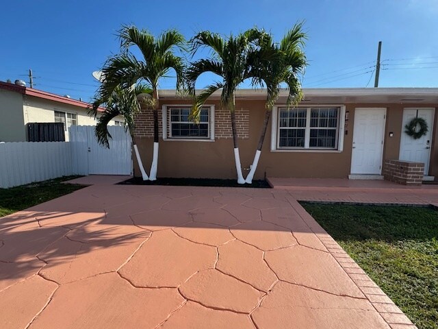 Foto principal - 301 SW 76th Ct