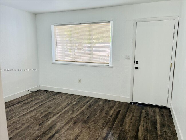 Foto del edificio - 534 NE 78th St