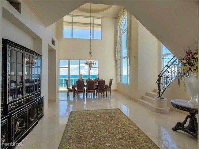 Building Photo - 3055 Harbor Dr