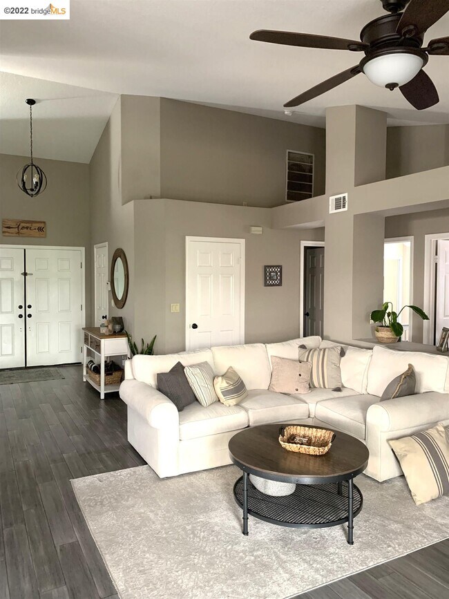Foto del edificio - 733 Sienna Ln
